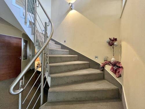 Treppe ins Obergeschoss - 