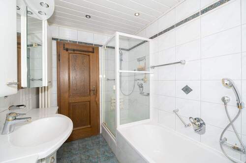 Badezimmer im Erdgeschoss - 