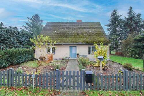 Straßenansicht - Ländlich ruhiges 3-Zi.-EFH mit großem Grundstück und Ausbaupotential in Schlieven