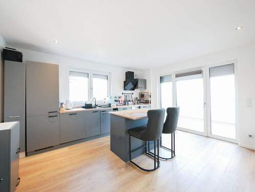 Küche - Neubau 2025: Helle 93 m² Wohnung im 1. OG mit Balkon & Aufzug