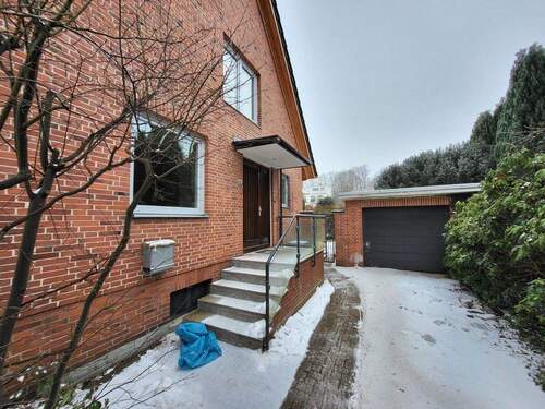 Hauszuwegung/-eingang - Einfamilienhaus mit 150,00 m&sup2; in Lübeck zur Miete