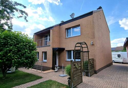 Titelbild - Freistehendes Einfamilienhaus mit großem Grundstück und separater Bauparzelle