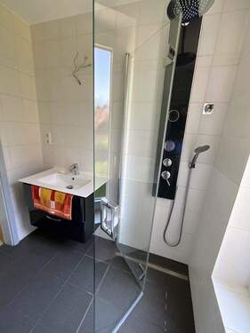 Badezimmer mit Dusche - 