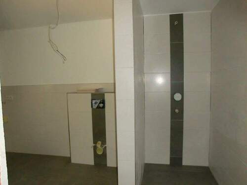 Beispiel Badezimmer mit Dusche und WC ohne Wanne - 