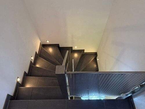 Treppe ins Untergeschoss - 