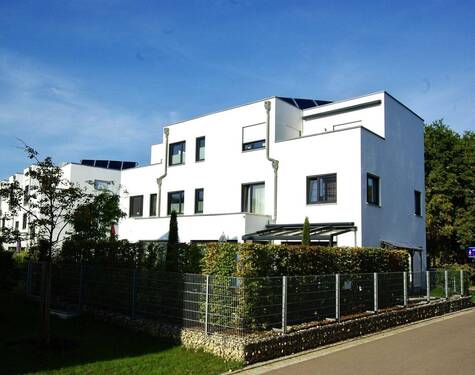 Doppelhaushälfte "am Dechbettener Weinberg" - 