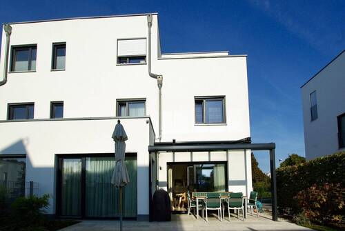 moderne Doppelhaushälfte - 