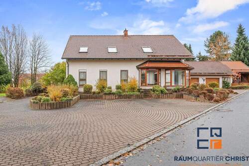 Außenansicht Parkplätze - 