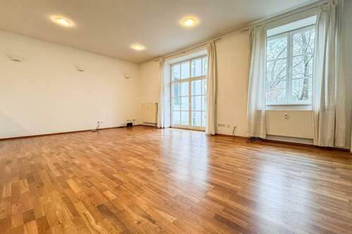 Wohnzimmer - Hochwertige Erdgeschosswohnung in Bestlage von Amberg - bezugsfrei!