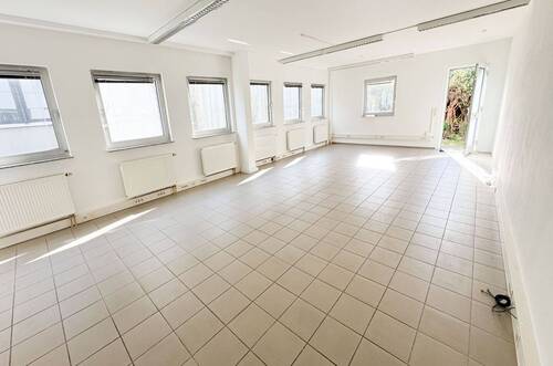 Nutzfläche - GEWERBEEINHEIT MIT 2 PKW-STELLPLÄTZEN UND GUTER ERREICHBARKEIT