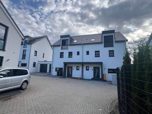 Vorder Ansicht - 6 Zimmer Doppelhaushälfte in Meerbusch