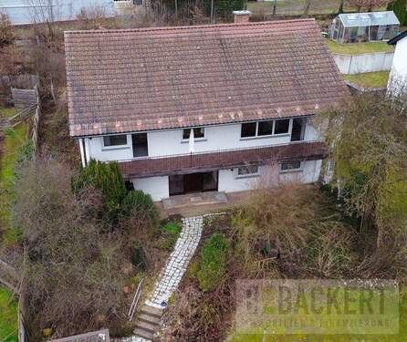 Luftaufnahme - Geräumiges Wohnhaus mit Ausbaureserve in Kulmbach - Wohnen und Arbeiten unter einem Dach