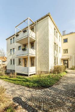 Hausansicht - 4 Zimmer Etagenwohnung in München