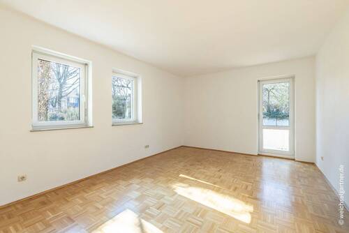 Lichtdurchflutetes Wohnzimmer - 