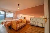 Schlafzimmer - 6 Zimmer Bungalow zum Kaufen in Mannheim