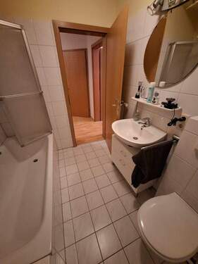 Badezimmer (1).jpg - 2 Zimmer Etagenwohnung in Cloppenburg