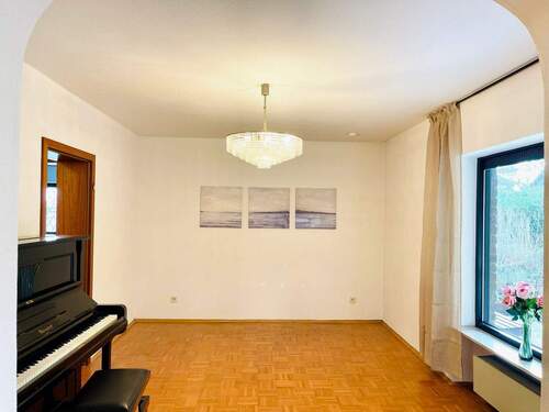 00e8_fbw_EG-EssZi.jpeg - 