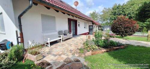 Hauseingang - Einfamilienhaus mit 202,20 m&sup2; in Waldbrunn Odenwald zum Kaufen