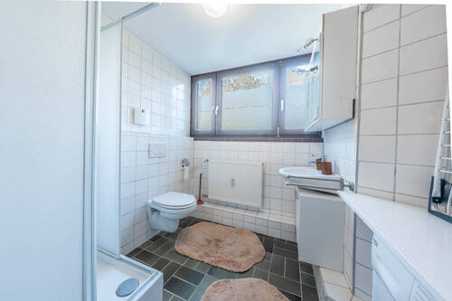 mit eigenem Badezimmer - 