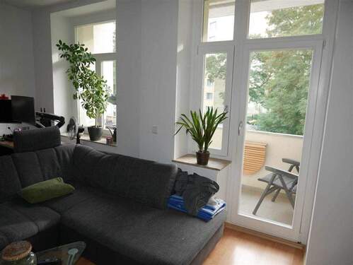 Wohnzimmer-Balkon - 2 Zimmer Etagenwohnung zum Kaufen in Chemnitz