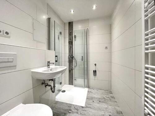 Badezimmer - 1 Zimmer Etagenwohnung zur Miete in Chemnitz