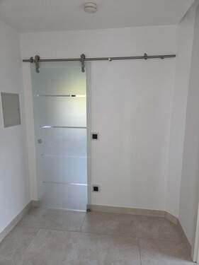 Glas-Schiebetür zur Küche - 