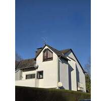 Hochwertiger 2-ZKB-Wohntraum, 2 Balkone, Feldrandlage, Kamin - Flörsheim Weilbach