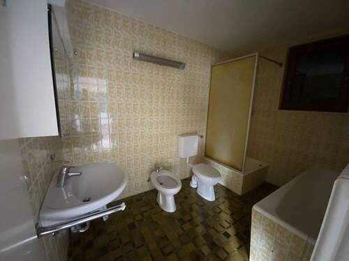 Badezimmer - Wohnung OG - 