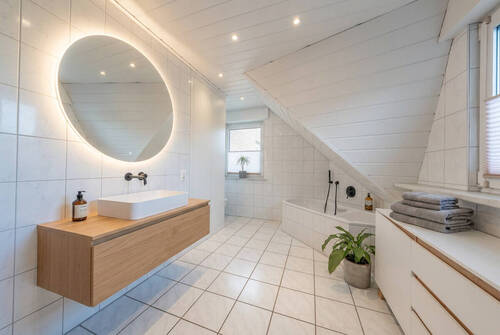 KI unterstützte Inspiration des Badezimmers - 