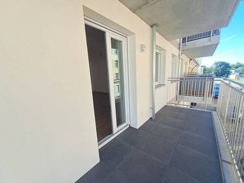 Balkon - Etagenwohnung mit 76,70 m&sup2; in Brandenburg an der Havel zur Miete