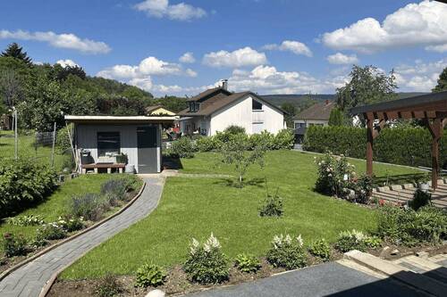 Bild 1 - Modernes Zweifamilienhaus in idyllischer Lage - Nähe Honberg-Rücken