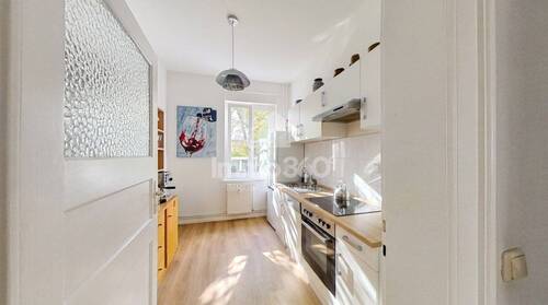 Küche mit Einbauküche - 3 Zimmer Etagenwohnung in Berlin