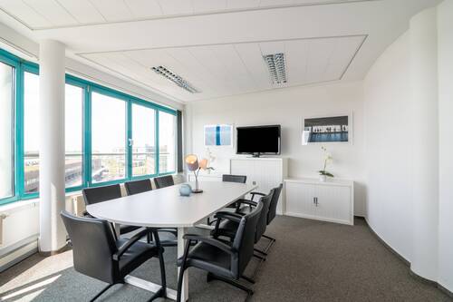 HQ_Airport_505_Bremen_Germany_LargeConferenceRoom. - 
