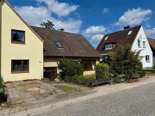 Hausansicht vorne (links) - 5 Zimmer Doppelhaushälfte in Kiel