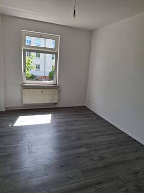 Wohnzimmer - Geräumige 2-Raumwohnung mit Balkon in Chemnitz-Hilbersdorf