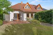 Blick auf das Haus vom Garten - 