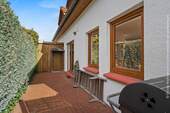 Seitlicher Blick auf das Haus - 
