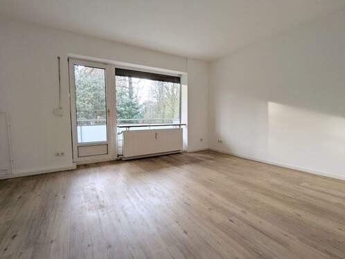 Wohnzimmer mit Balkon (Westausrichtung) - 
