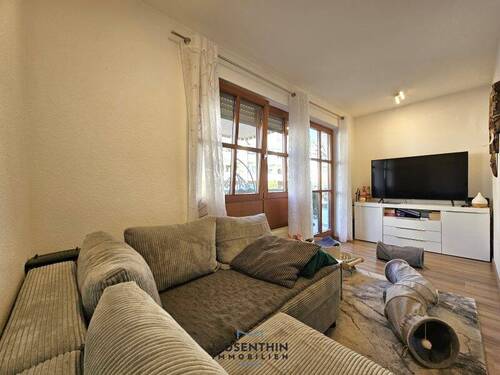 Wohnzimmer - 2 Zimmer Etagenwohnung zum Kaufen in Filderstadt / Plattenhardt