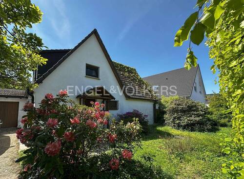 Ansicht von der Straße - Einfamilienhaus mit 126,00 m² in Henstedt-Ulzburg zum Kaufen