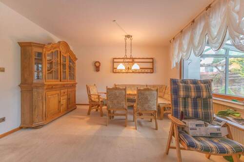 Großes Wohn-Esszimmer mit Zugang zum Wintergarten - 