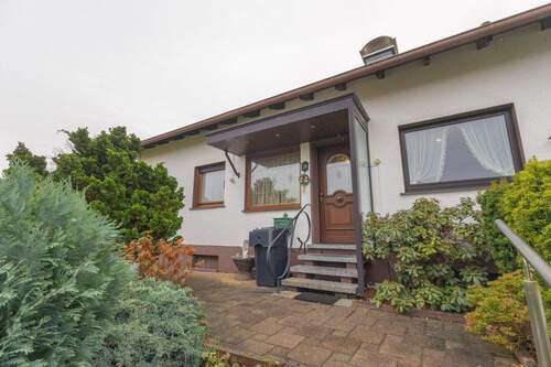Haus & Gartenansicht - 5 Zimmer Einfamilienhaus zum Kaufen in Menden