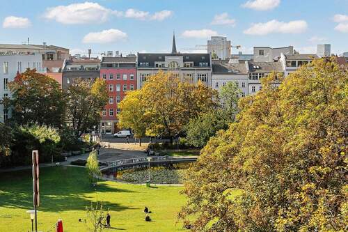 Panoramablick über den Weinbergpark - 3-Zimmer-Wohnung mit Skyline-Eleganz direkt am Weinbergpark