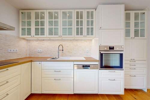 helle geräumige Küche - 