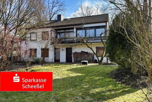 Gartenansicht - Zentrale Lage und Blick ins Grüne