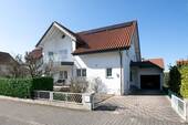 Hausansicht - Großzügiges Zuhause am Feldrand -ideal auch für die große Familie
