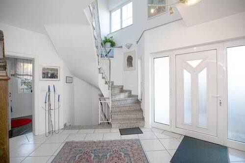 Eingangsbereich - 6 Zimmer Einfamilienhaus zum Kaufen in Rödermark