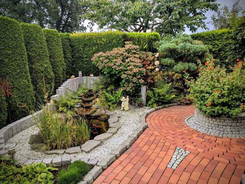 Ziergarten mit Teich - 