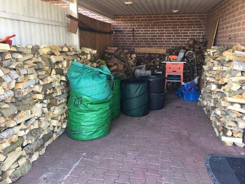 Carport mit Kaminholz - 