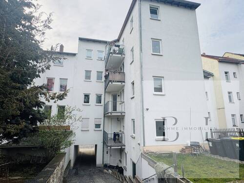 Rückansicht - Großzügige Eigentumswohnung im 2. OG - leerstehend, renovierungsfähig, vielseitig nutzbar